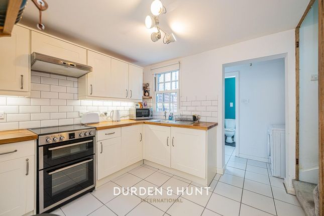 81 High Street, Ongar photo 4