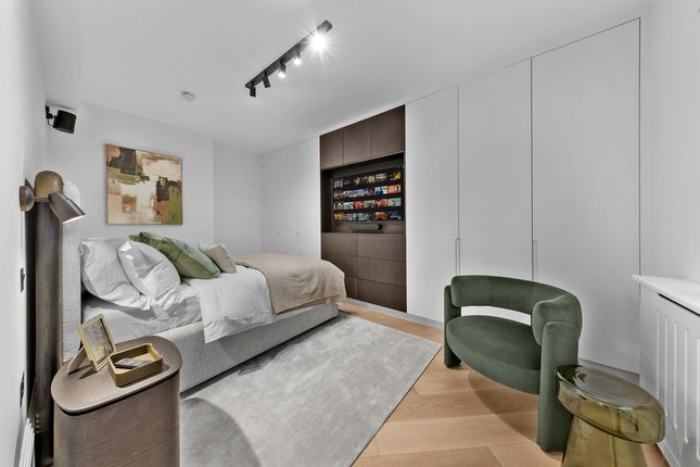 Flat Flat A, 87, Duke Street, London photo 4