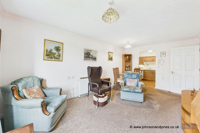 27, Manor Farm Court, Egham photo 4