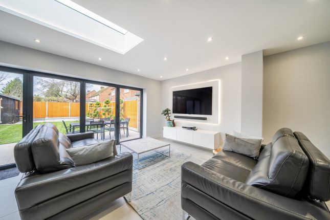 3, Whitfield Way, Rickmansworth photo 3