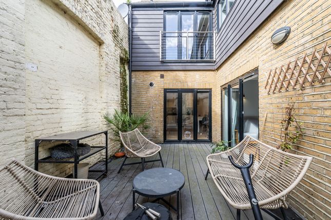 Flat 2, 563, Wandsworth Road, London photo 3