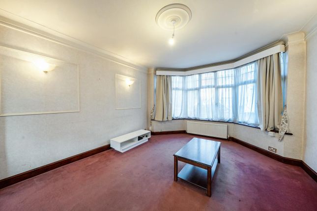 Fairfield Crescent, Edgware photo 3