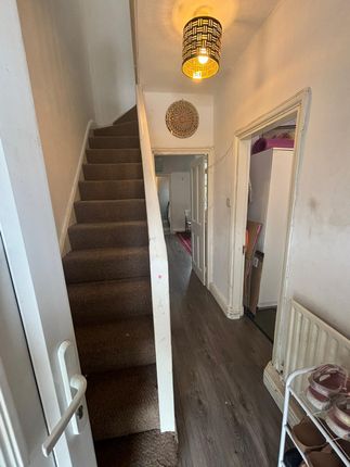 127, Derinton Road, London photo 2