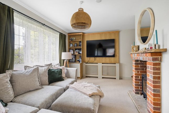 5, Binhams Meadow, Godalming photo 4