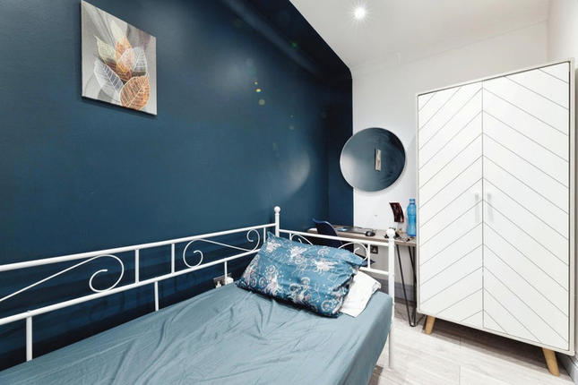 22, Warwick Road, London photo 5