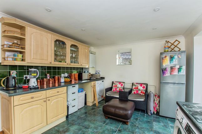 5, All Saints Avenue, Wisbech photo 4