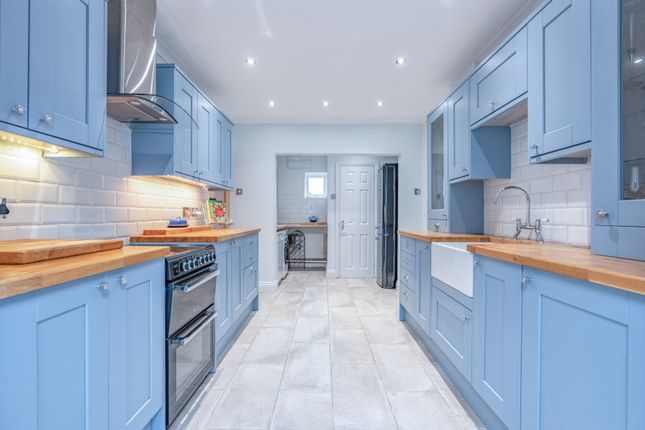10, Cedar Crescent, Kidderminster photo 4