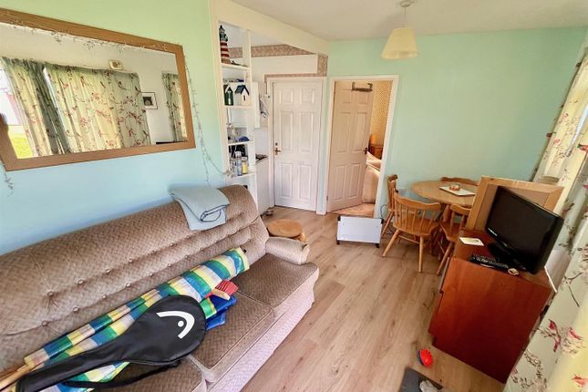 130 Winterton Valley, Edward Road, Great Yarmouth photo 2