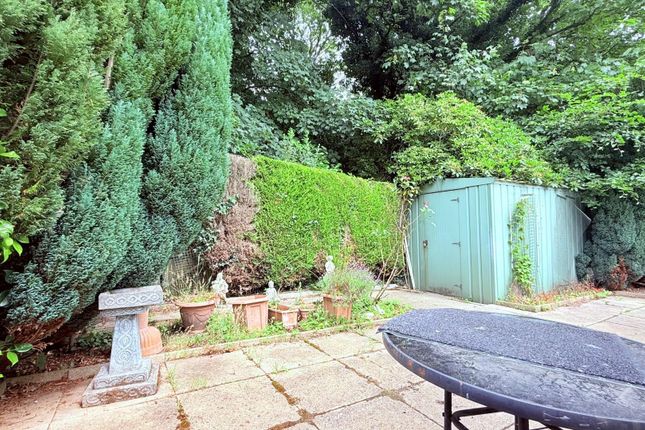 23, Wood End, Whiston photo 3