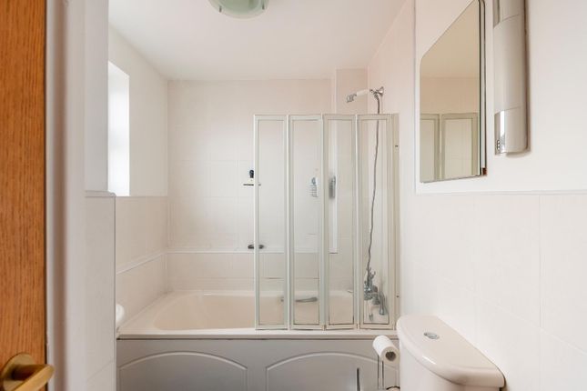 0W6Rww - Bathroom B.Jpg