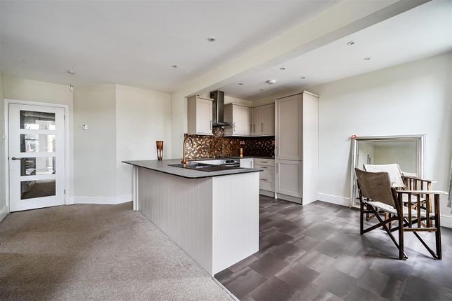 Flat 10, 54, Bushmead Avenue, Bedford photo 3