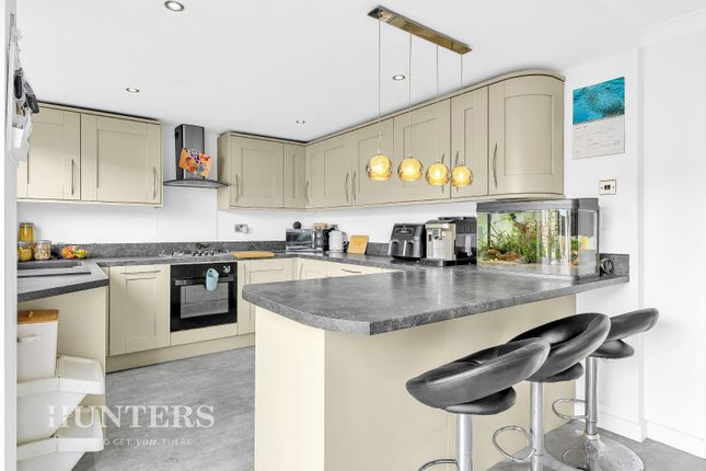 12, Ashbourne Close, Wardle photo 3