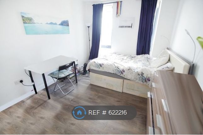 Room To Rent In Santa Maria Court London E1 Zoopla