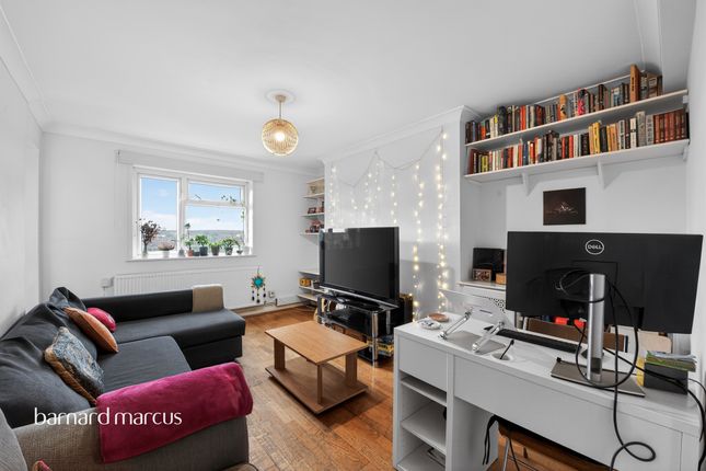 2-bed flat on Flat 25, Chertsey Court, Clifford Avenue, London, £380,000