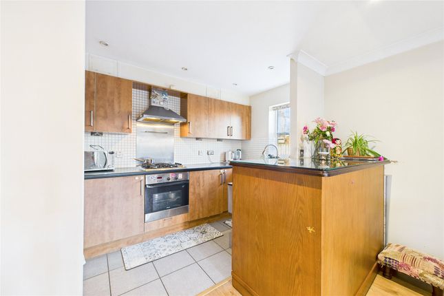 2 Sandford Court,, Reading Road, Wokingham photo 4