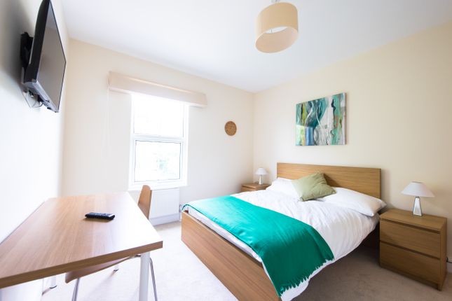 Thumbnail Room to rent in Alan Place, Bath Road, Reading