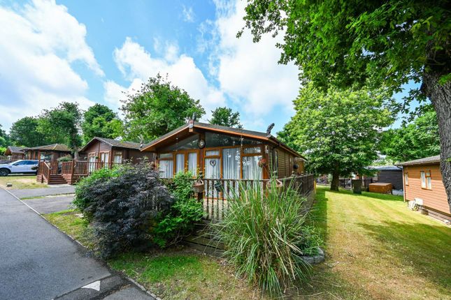 Mobile/park home for sale in Edgeley Park, Farley Green, Guildford