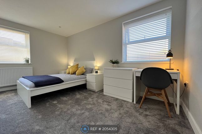 Room to rent in Milton Road, Portsmouth