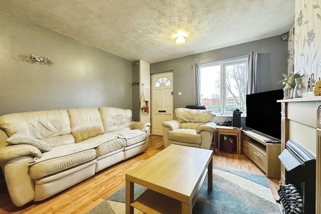 23, Haywain Close, Pendeford, Wolverhampton photo 4