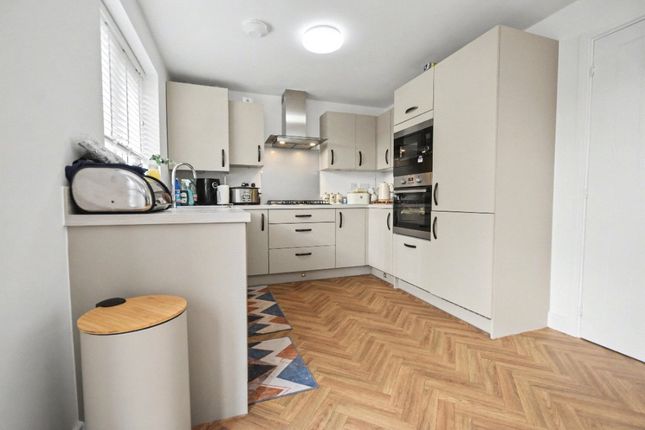 6, Plover Crescent, West Yorkshire photo 4