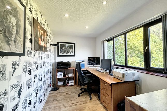 6 Cornlea Drive, Manchester photo 4