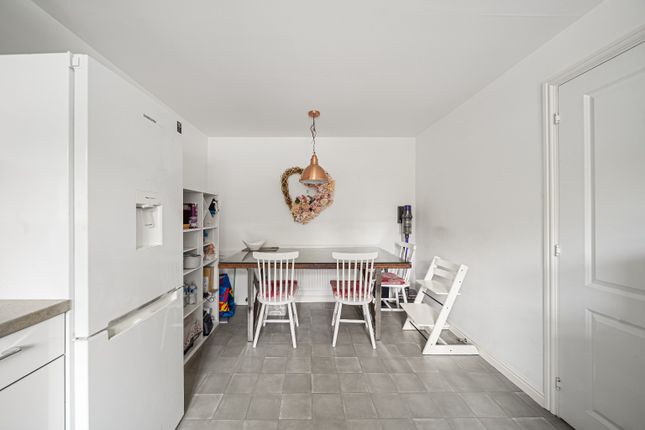 10 Forrest Shaw, Castle Hill, Swanscombe photo 4