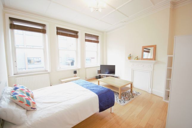 Room to rent in Lymington Road, London