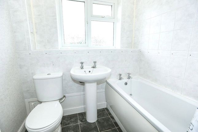 23, St. Andrews Drive, Wolverhampton photo 4