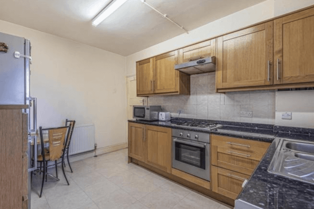 258a Merlins Court, Alexandra Avenue, HARROW photo 4