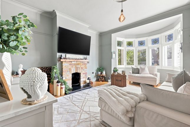 43, Riviera Drive, Southend-on-sea photo 2