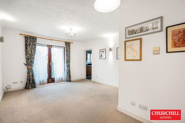 49, Seymour Lodge, Boleyn Court, Buckhurst Hill photo 4