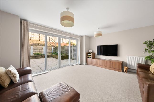 9, Royal Quay, Uxbridge photo 2