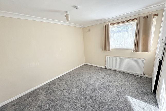 342, Ball Road, Cardiff photo 4
