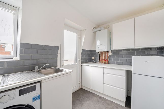 19a Orchard Court, Stonegrove, Edgware photo 4