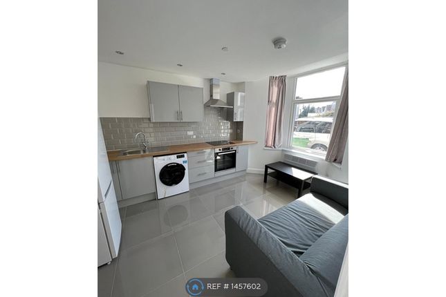 1 bed flat to rent in Gelligaer Street, Cardiff CF24