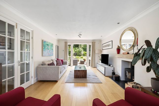 9 The Castle, Horsham photo 3