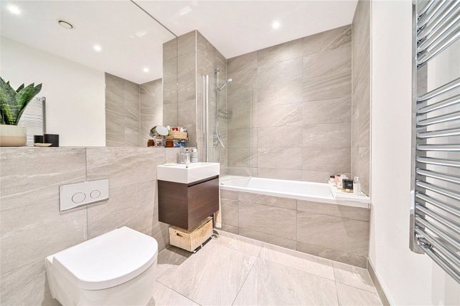 Flat 2, 6, Indigo Square, Surbiton photo 3