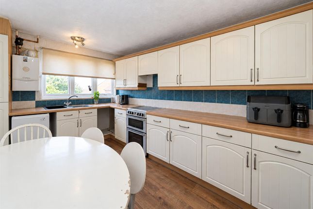 219, St. Agnells Lane, Hemel Hempstead photo 4