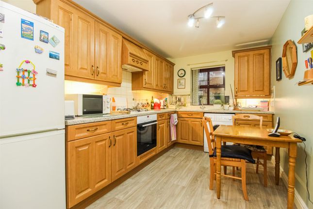 11, St. Peters Court, Wakefield photo 2