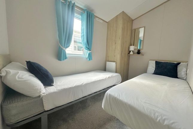 Broadland Sands Holiday Park, Corton photo 5