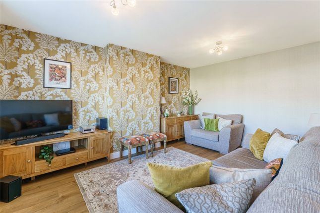8, Chiltern Court, Hemsworth photo 3