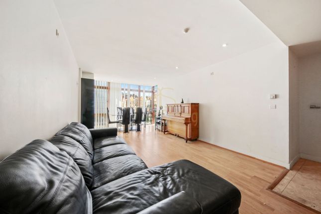 Flat for sale in Pulse Apartments, Lymington Road, London