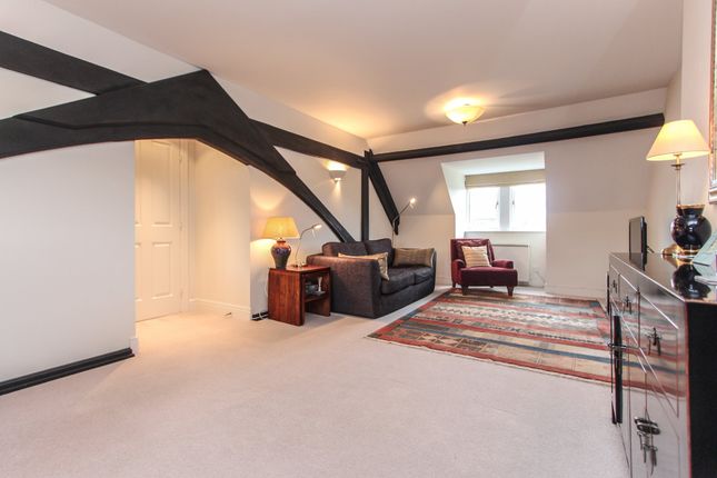 16, Andrew Reed Court, Watford photo 3