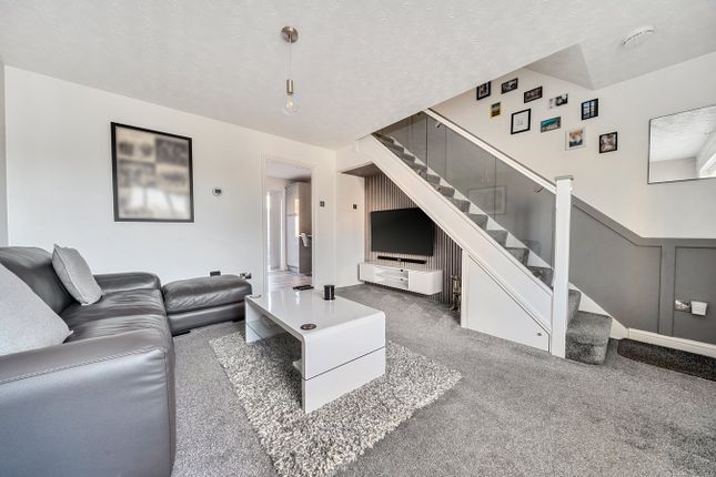 17, Eisenhower Road, Shefford photo 3