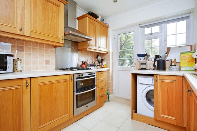 43 Rythe Court, Portsmouth Road, Thames Ditton photo 3