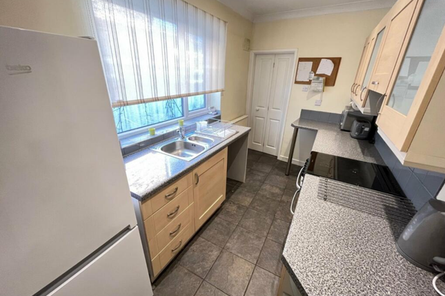 Room 2, 69, Thistleberry Avenue, Newcastle photo 4