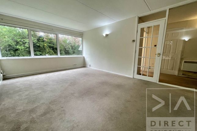 Flat to rent in Chichester Court, Chessington Road, Epsom