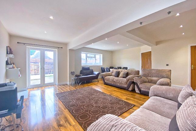 43, St. Johns Road, Farnborough photo 4