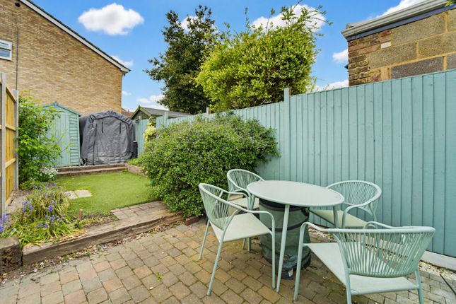 5 Meadow View Cottages, School Lane, Shepperton photo 2