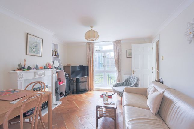 Flat for sale in Pemberton Row, Temple